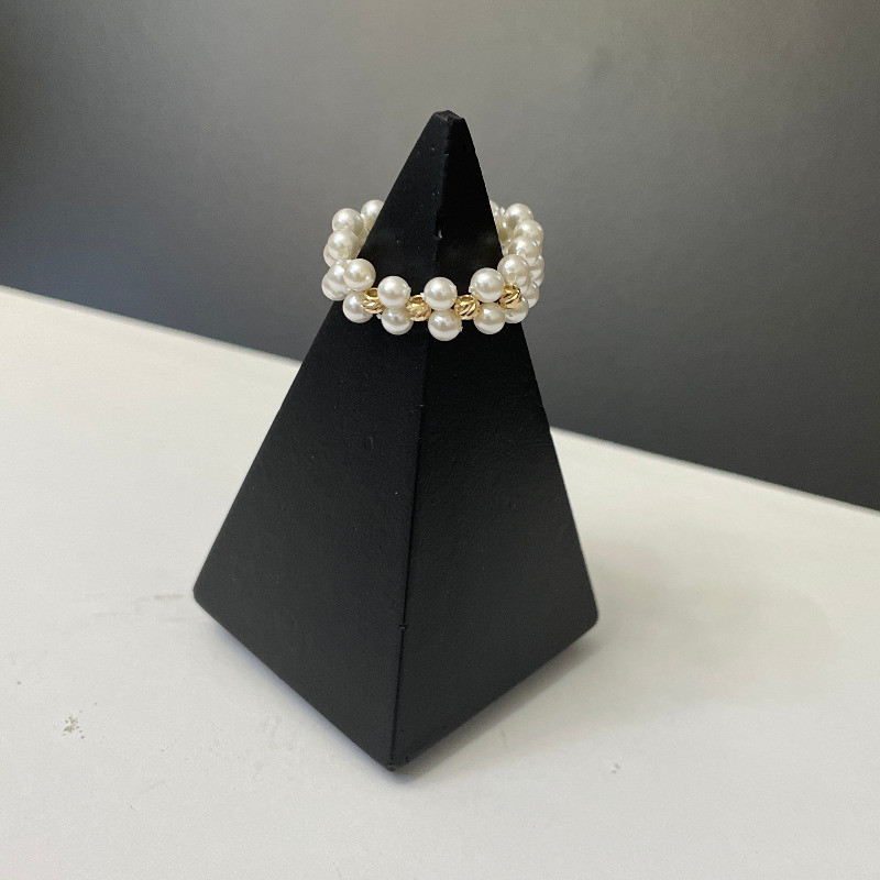 انگشتر مروارید و گوی طلا